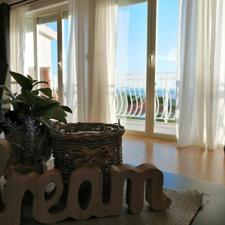Apartment Near The Sea-Self Check-In Podstrana Bagian luar foto