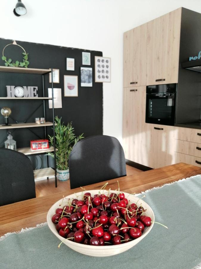 Apartment Near The Sea-Self Check-In Podstrana Bagian luar foto