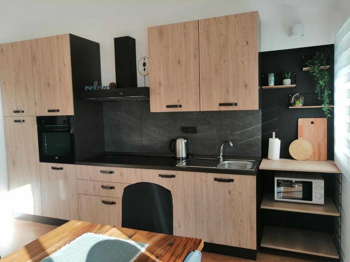 Apartment Near The Sea-Self Check-In Podstrana Bagian luar foto