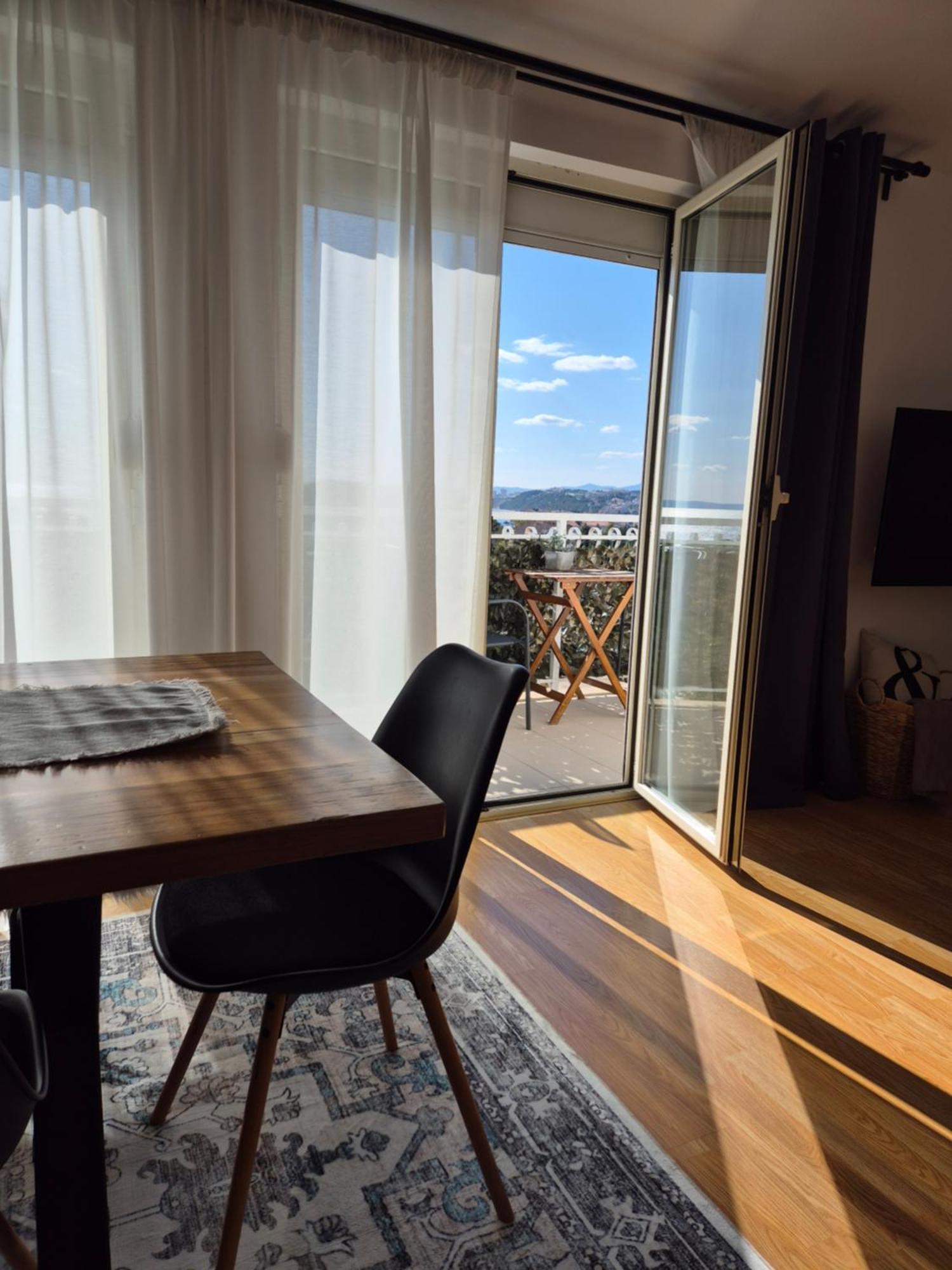 Apartment Near The Sea-Self Check-In Podstrana Bagian luar foto